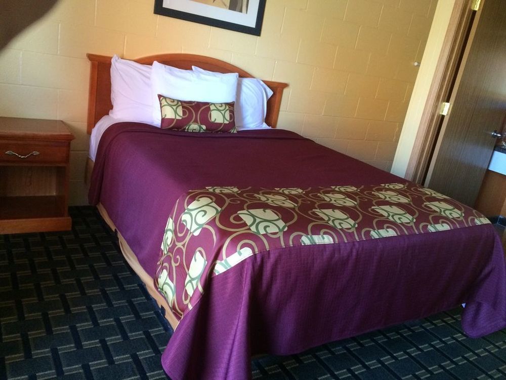 Sleep-Ees Inn, Saginaw & Frankenmuth Номер фото