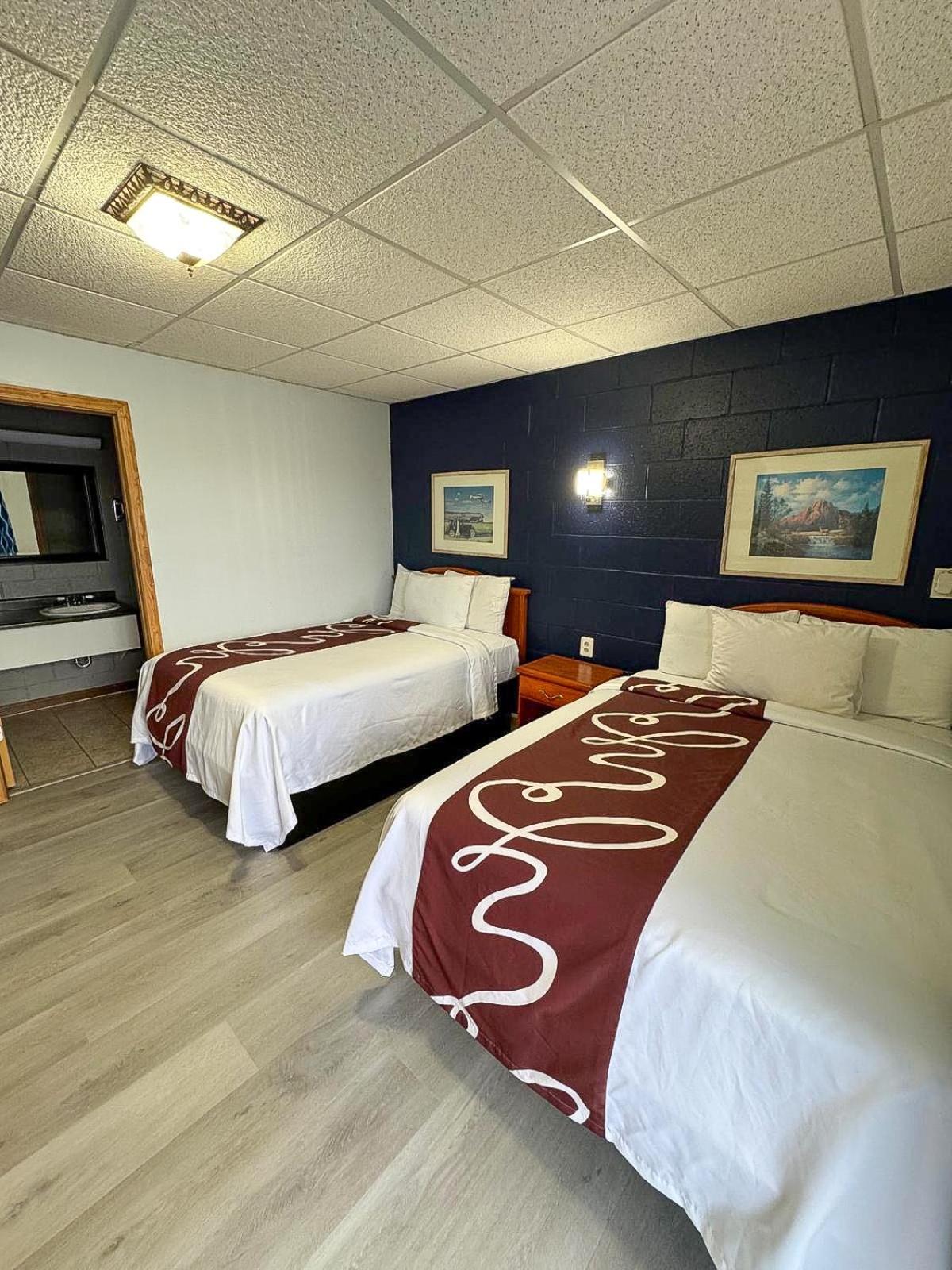 Sleep-Ees Inn, Saginaw & Frankenmuth Экстерьер фото